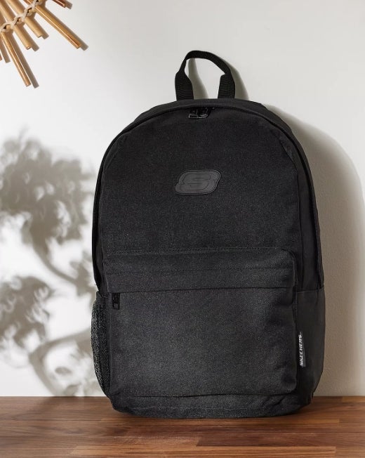 https://a.nooncdn.com/cms/pages/20230828/4652e545791fc0079e0a136242760d45/Sports-backpacks.jpg