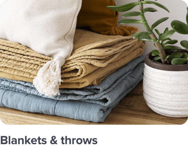 /home-and-kitchen/bedding-16171/blankets-and-throws/bath-and-bedding-essentials-ae-sa/?sort[by]=popularity&sort[dir]=desc&limit=50